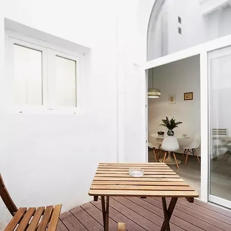 Precioso Con Patio Interior شقة